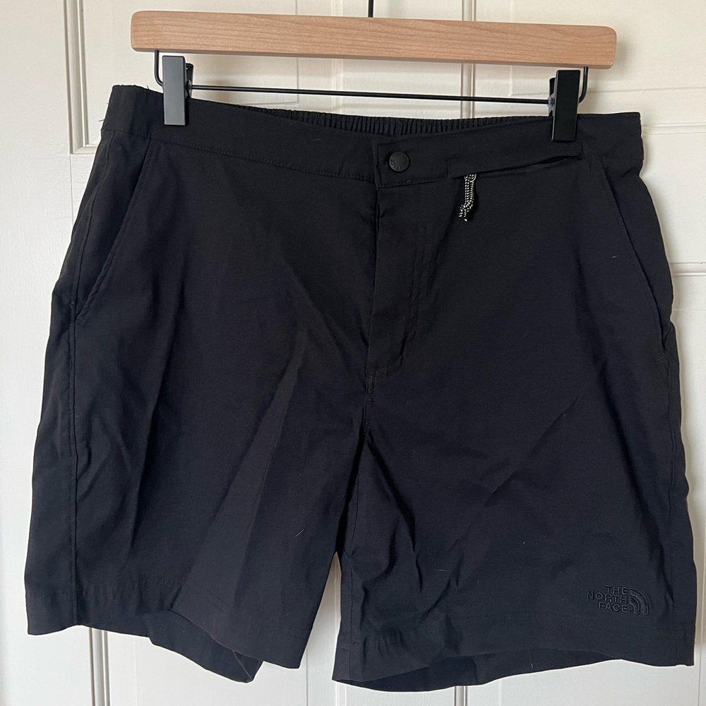 The North Face Men's Black Shorts size 32